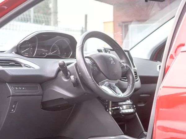 Peugeot 2008 ČR 1.2T 81KW – 88.359KM - foto 11