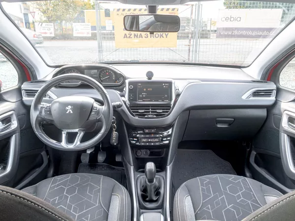 Peugeot 2008 ČR 1.2T 81KW – 88.359KM - foto 12