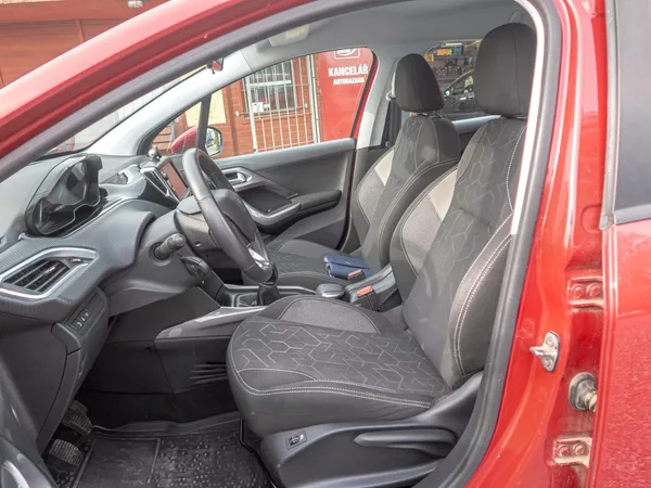 Peugeot 2008 ČR 1.2T 81KW – 88.359KM - foto 14