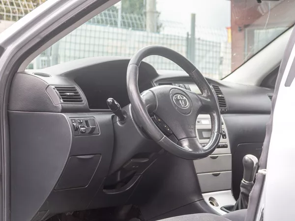 Toyota Corolla ČR 1.6i 16V 81KW – 2x PNEU - foto 10