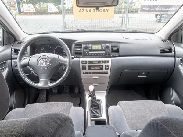 Toyota Corolla ČR 1.6i 16V 81KW – 2x PNEU - foto 11