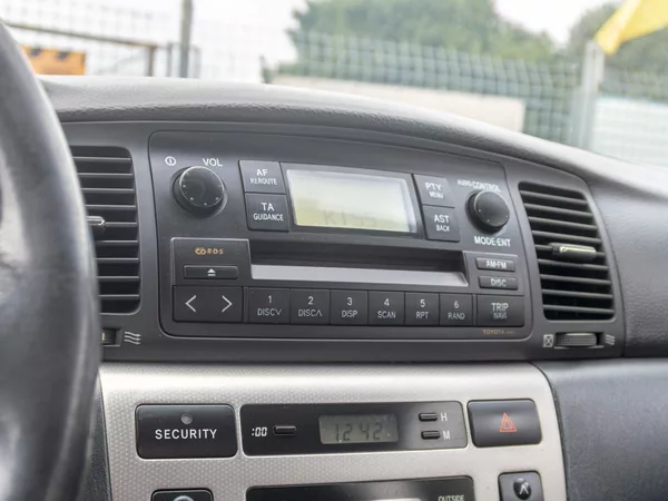 Toyota Corolla ČR 1.6i 16V 81KW – 2x PNEU - foto 19