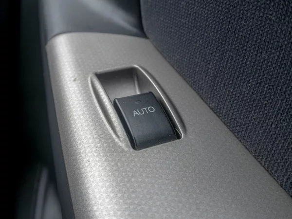 Toyota Corolla ČR 1.6i 16V 81KW – 2x PNEU - foto 24