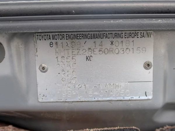 Toyota Corolla ČR 1.6i 16V 81KW – 2x PNEU - foto 34