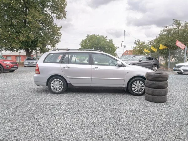 Toyota Corolla ČR 1.6i 16V 81KW – 2x PNEU - foto 4