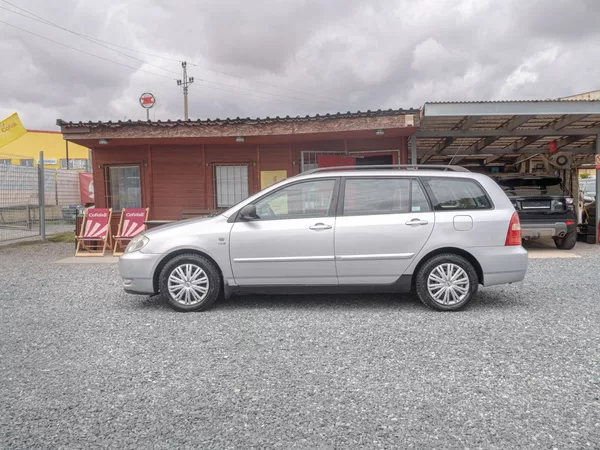 Toyota Corolla ČR 1.6i 16V 81KW – 2x PNEU - foto 8