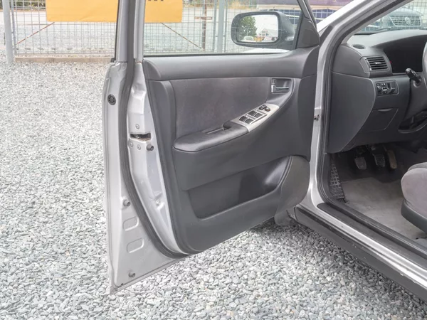 Toyota Corolla ČR 1.6i 16V 81KW – 2x PNEU - foto 9