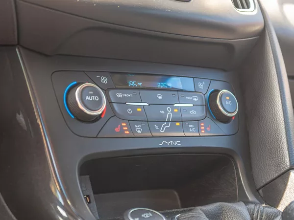 Ford Focus ČR 1.6D 85KW – PO ROZVODECH - foto 18