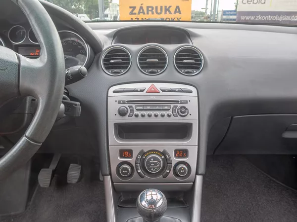 Peugeot 308 1.6i 88KW 3DV – 2x KOLA - foto 20