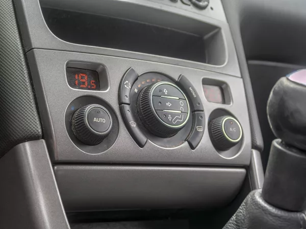 Peugeot 308 1.6i 88KW 3DV – 2x KOLA - foto 21