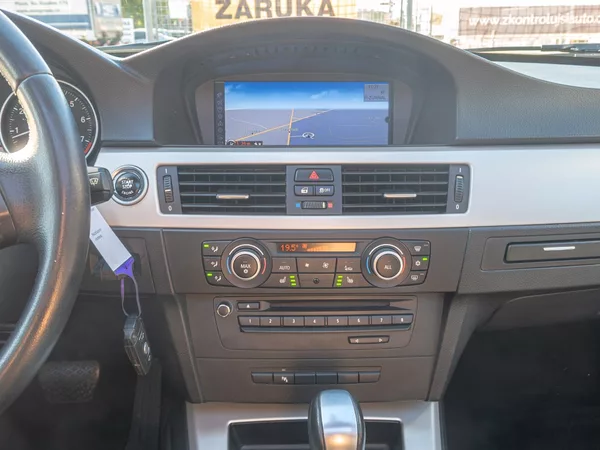 BMW Řada 3 325i 160KW mat HK – NAVIGACE - foto 25