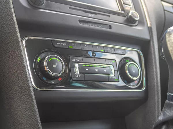 Škoda Superb 2.0TDI 125KW DSG NAVI - foto 23