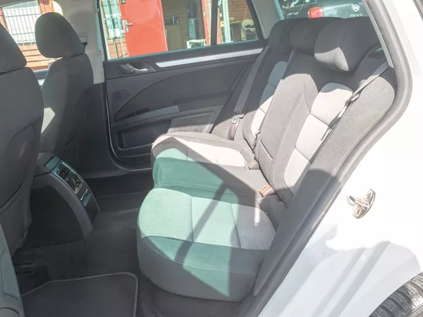 Škoda Superb 2.0TDI 125KW DSG NAVI - foto 35