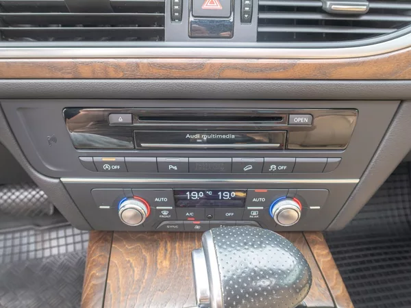 Audi A6 Allroad 3.0TDI 180KW – VÝBAVA - foto 26