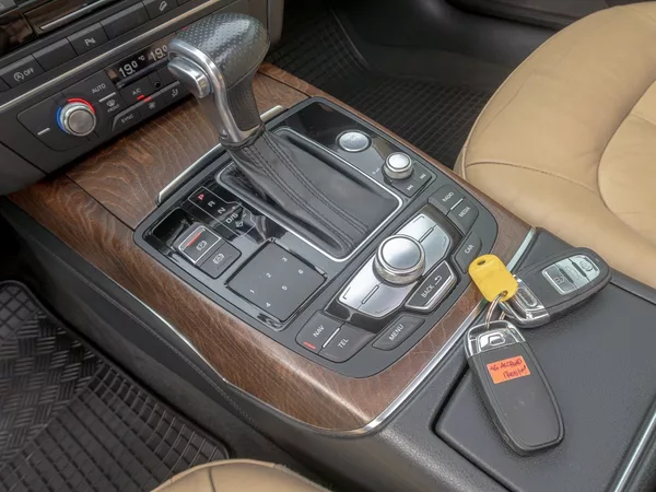 Audi A6 Allroad 3.0TDI 180KW – VÝBAVA - foto 27