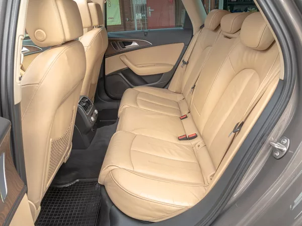 Audi A6 Allroad 3.0TDI 180KW – VÝBAVA - foto 34
