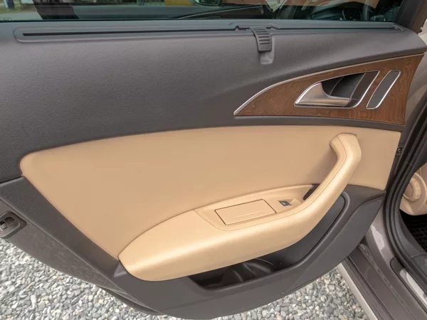Audi A6 Allroad 3.0TDI 180KW – VÝBAVA - foto 35