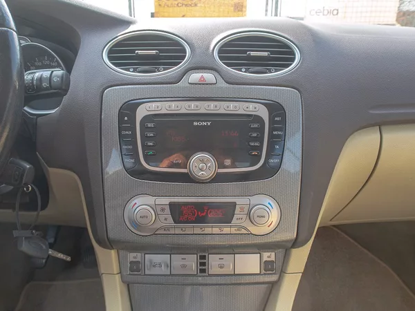 Ford Focus 2.0TDCI CC – TITANIUM - foto 25