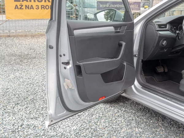 Škoda Superb ČR 2.0TDI 110KW DSG – NAVI - foto 10