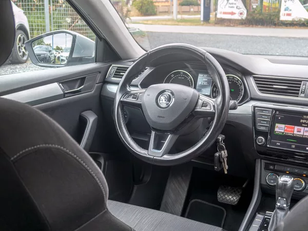 Škoda Superb ČR 2.0TDI 110KW DSG – NAVI - foto 13