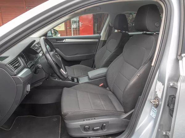 Škoda Superb ČR 2.0TDI 110KW DSG – NAVI - foto 14