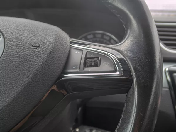 Škoda Superb ČR 2.0TDI 110KW DSG – NAVI - foto 16