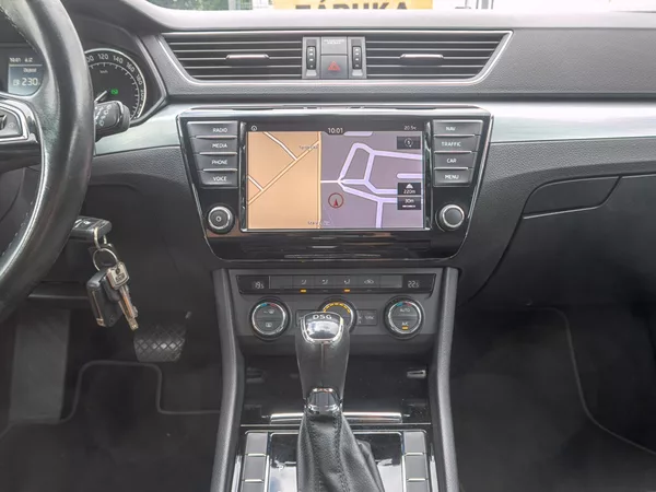 Škoda Superb ČR 2.0TDI 110KW DSG – NAVI - foto 20