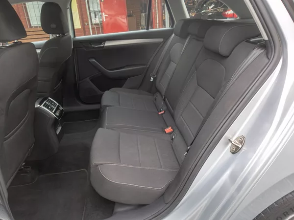 Škoda Superb ČR 2.0TDI 110KW DSG – NAVI - foto 35