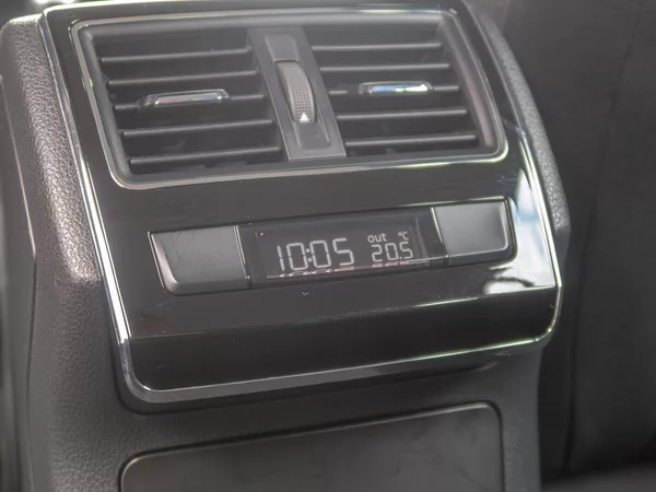 Škoda Superb ČR 2.0TDI 110KW DSG – NAVI - foto 37