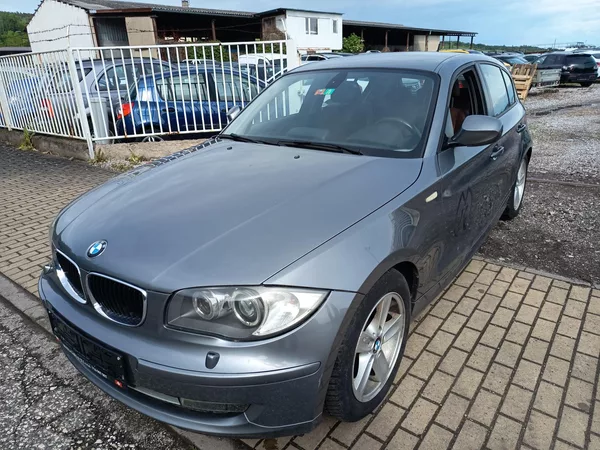 BMW Řada 1 2.0i 105kw - foto 13