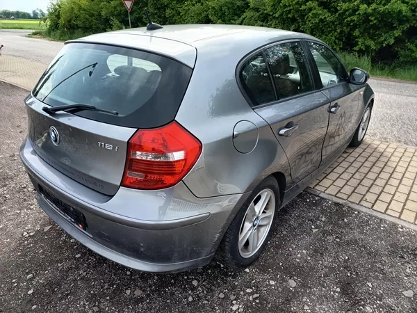 BMW Řada 1 2.0i 105kw - foto 16