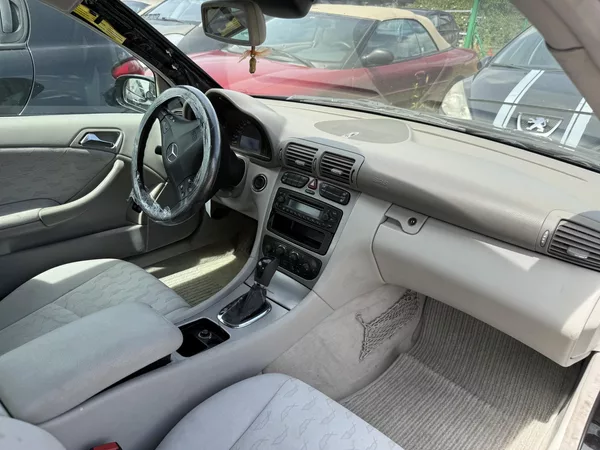 Mercedes-Benz Třídy C 2.0 95kw - foto 11