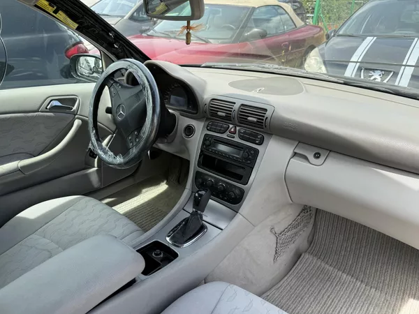 Mercedes-Benz Třídy C 2.0 95kw - foto 12