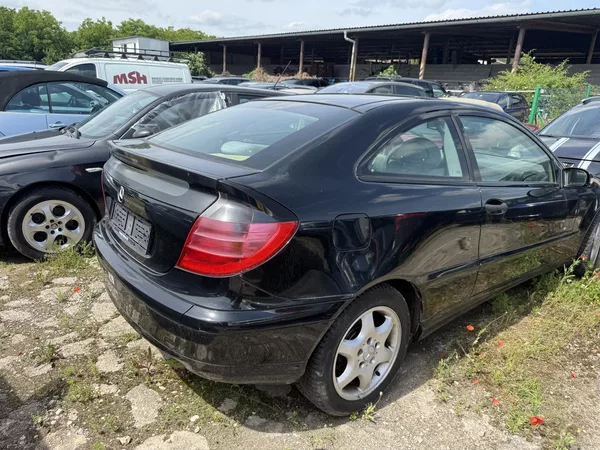 Mercedes-Benz Třídy C 2.0 95kw - foto 7