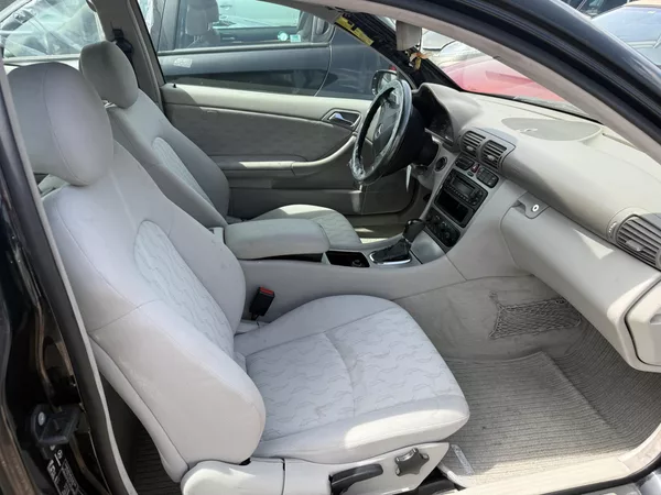 Mercedes-Benz Třídy C 2.0 95kw - foto 9