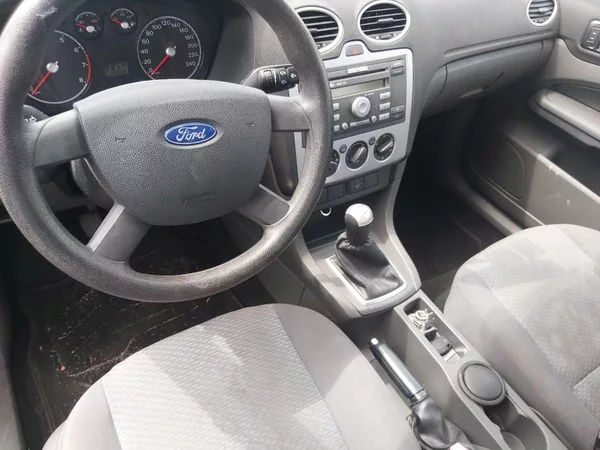 Ford Focus 1,6i 16V - foto 10
