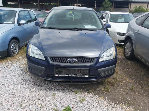 Ford Focus 1,6i 16V - foto 2
