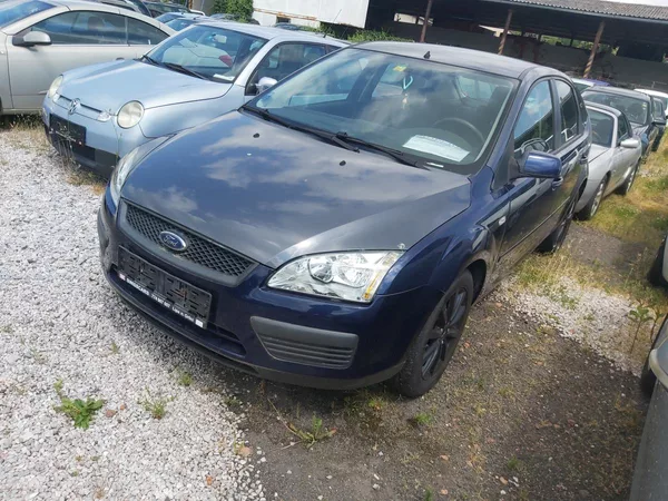 Ford Focus 1,6i 16V - foto 3