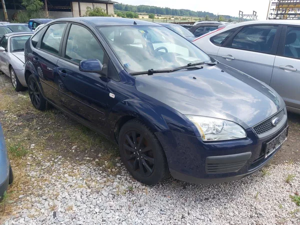 Ford Focus 1,6i 16V - foto 4