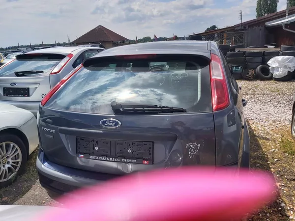 Ford Focus 1,6i 16V - foto 6