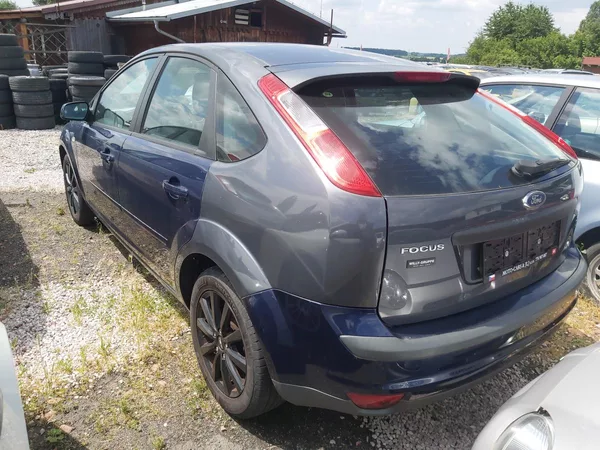 Ford Focus 1,6i 16V - foto 7