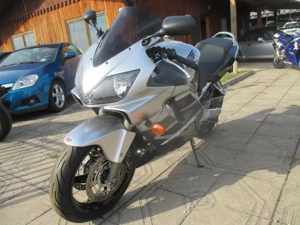 Honda CBR 600F Zánovní Top stav