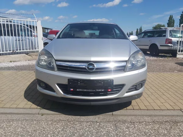 Opel Astra H 18 GTC - foto 3