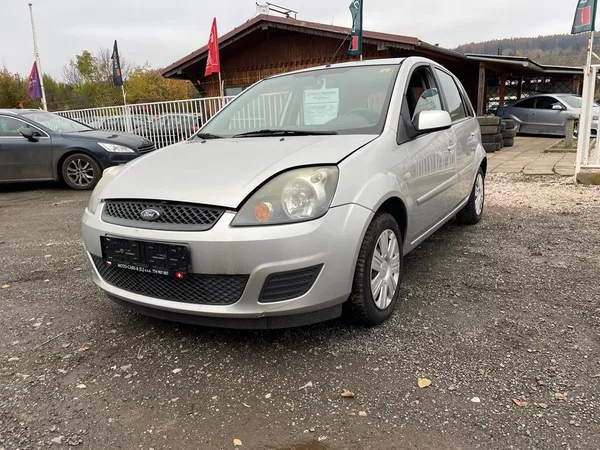 Ford Fiesta 1,4 16V 59 KW - foto 11