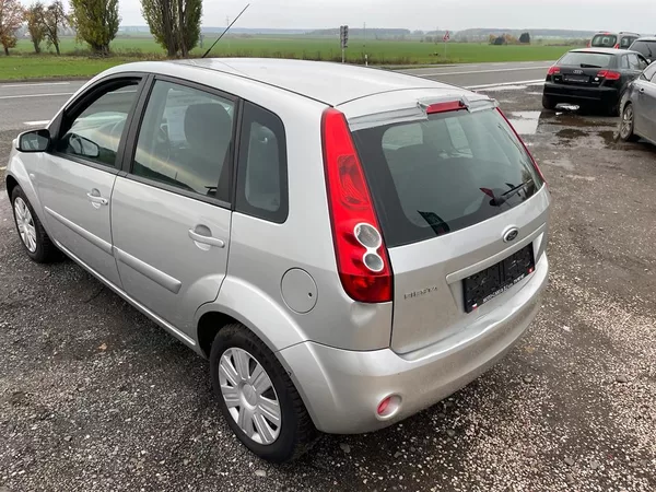 Ford Fiesta 1,4 16V 59 KW - foto 12