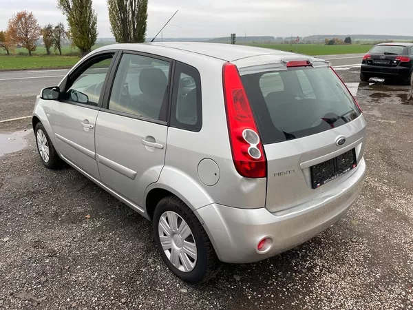 Ford Fiesta 1,4 16V 59 KW - foto 13