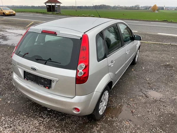 Ford Fiesta 1,4 16V 59 KW - foto 14