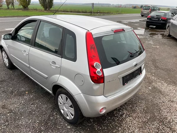 Ford Fiesta 1,4 16V 59 KW - foto 15