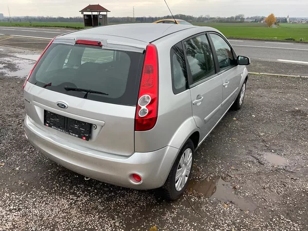Ford Fiesta 1,4 16V 59 KW - foto 17