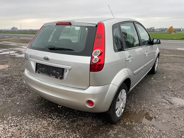 Ford Fiesta 1,4 16V 59 KW - foto 18